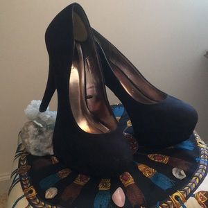 Forever 21 Black Velvet Pumps, Close-toe